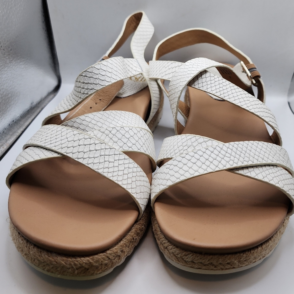 Sofft Womens Beechwood White Leather Snake Print Platform Sandals Shoes NWT 11